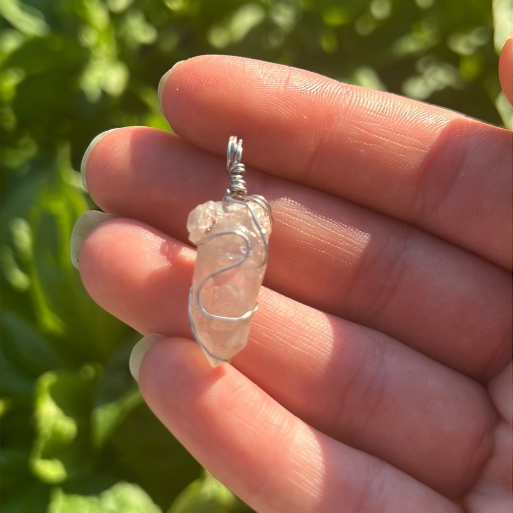 Clear quartz pendant☁️